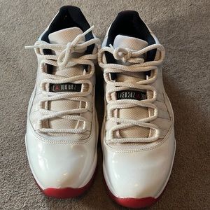 Jordan 11 low cherry bottom sz9 used